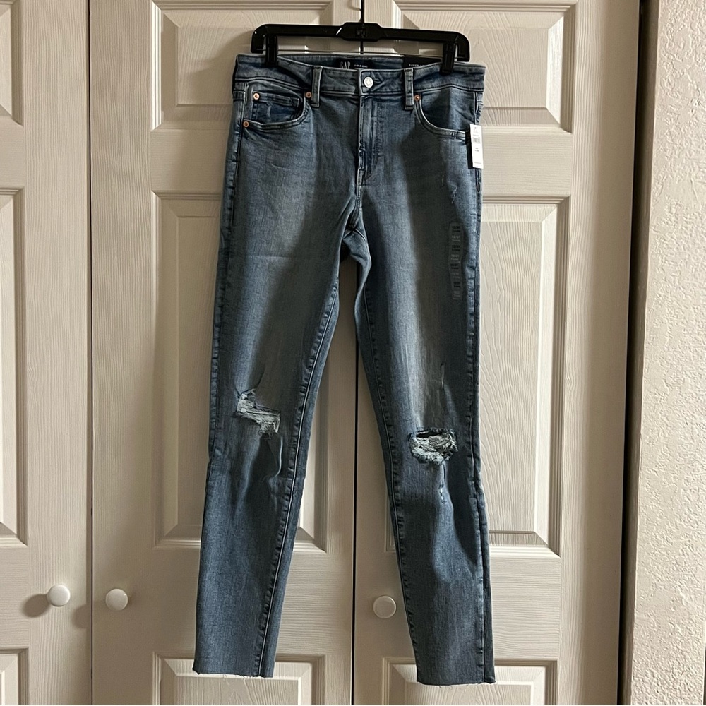 NWT Gap Mid Rise Destructed Universal Legging with Wellwash, size 12/31 X-Long